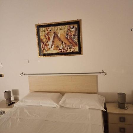 Rooms Center Wolf - Matrimoniale E Comunicanti Matera Exterior foto